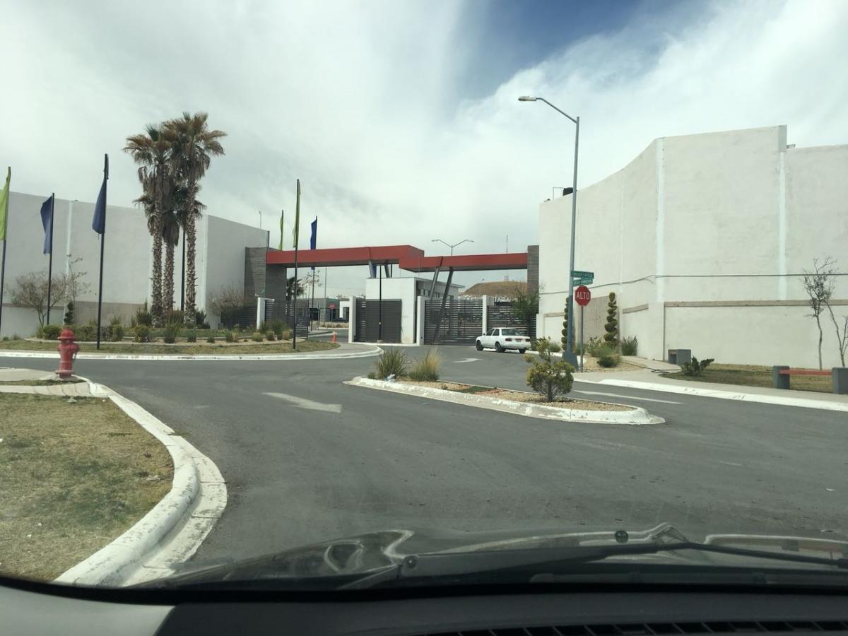 entrada fracc.jpg